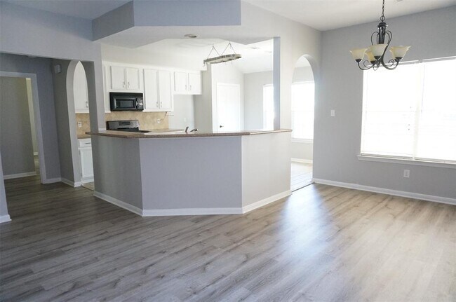 Building Photo - 6878 Stillwater Dr
