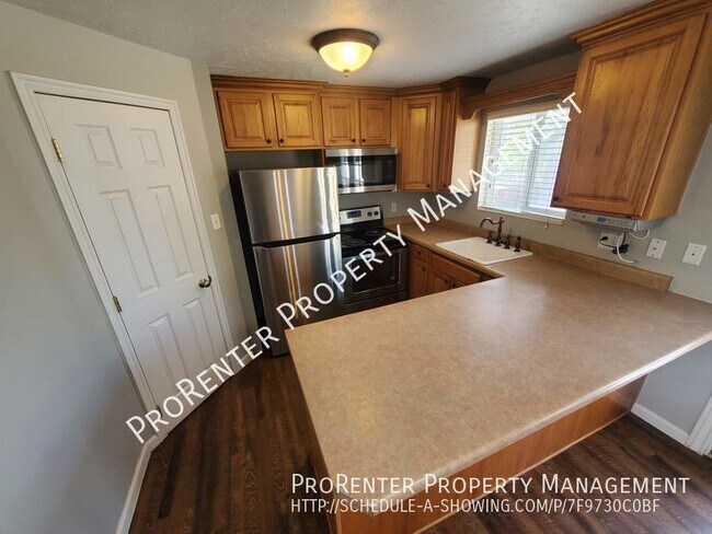 Building Photo - Great 5 Bed, 2 Bath Layton Home