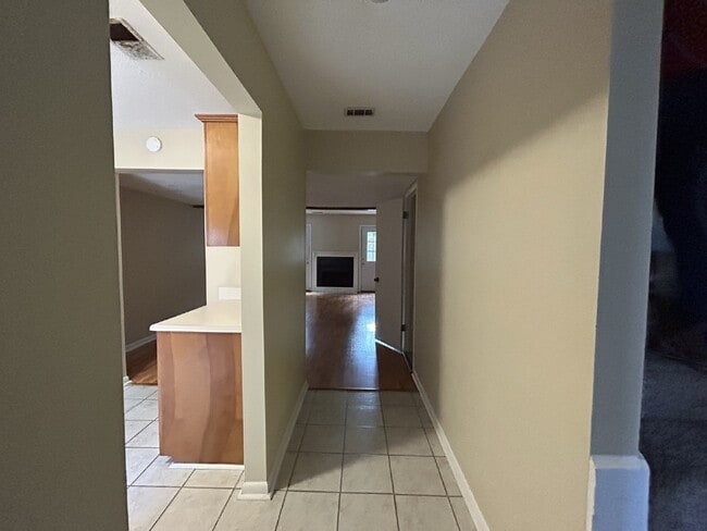 Building Photo - Townhouse for Rent