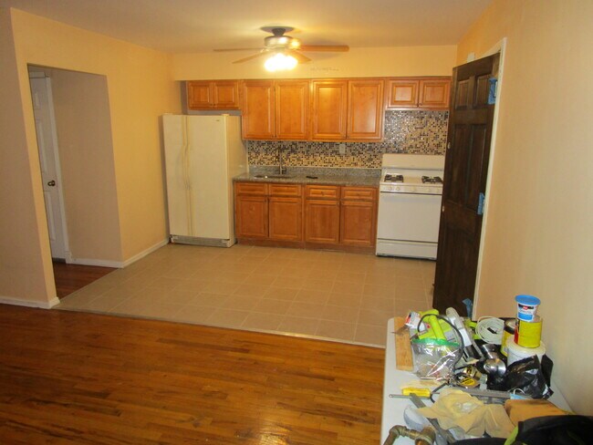 Building Photo - 1309 Dahill Rd