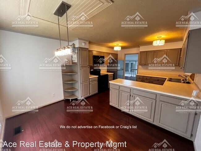 Building Photo - 3 br, 2.5 bath House - 2945 Wedgeview Drive