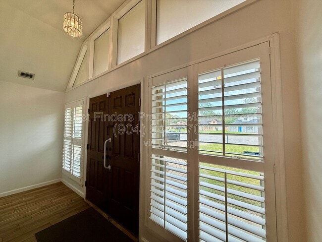 Building Photo - 7007 Holiday Hill Ct
