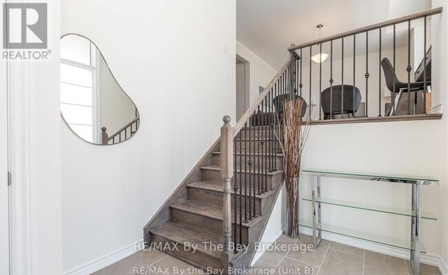 Building Photo - 85 Sun Vly Ave