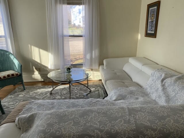 Living room - 1411 Main St
