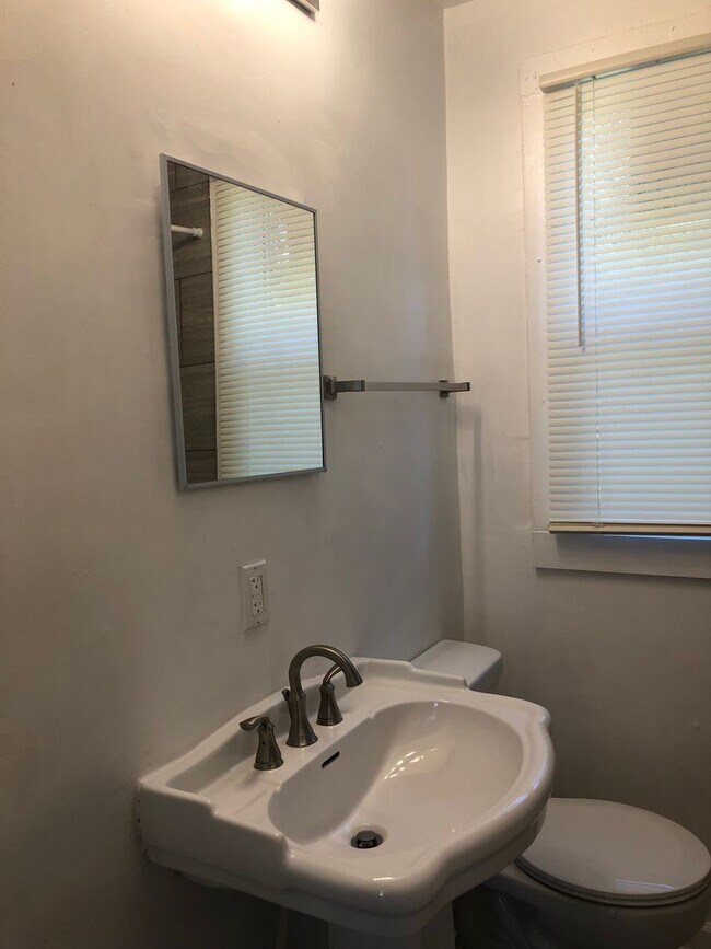 Foto del edificio - Section 8 Welcomed Large 2 Bedroom