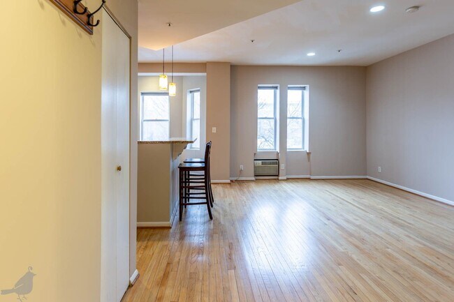 Building Photo - Spacious Two Bedroom Off 14th St. Corridor!