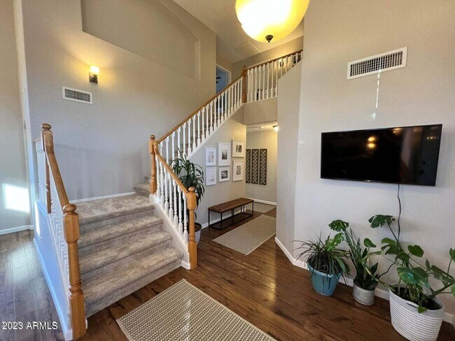 Foto del edificio - 6824 W Rose Garden Ln