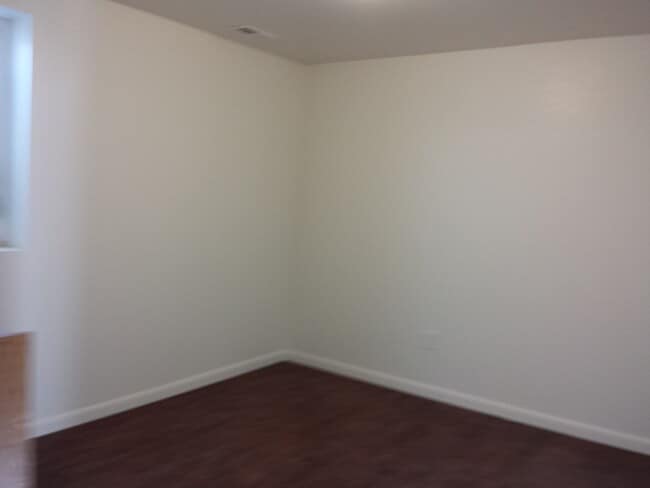 Building Photo - 186 S Yates Way