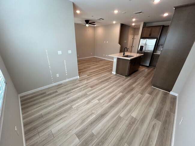 Building Photo - Modern 3-Bedroom Townhome in Gated Layton Lakes – Updated & Move-In Ready!