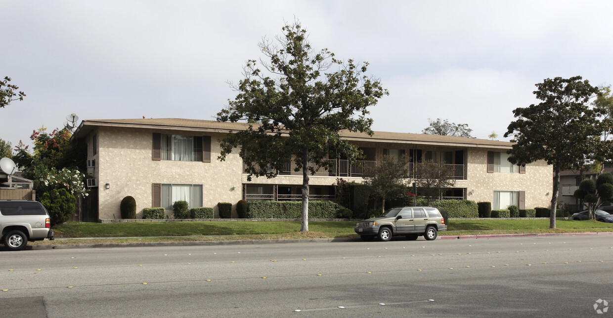 Building Photo - Rondell Arms