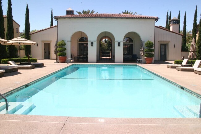 Building Photo - 1317 Dahlia Loop