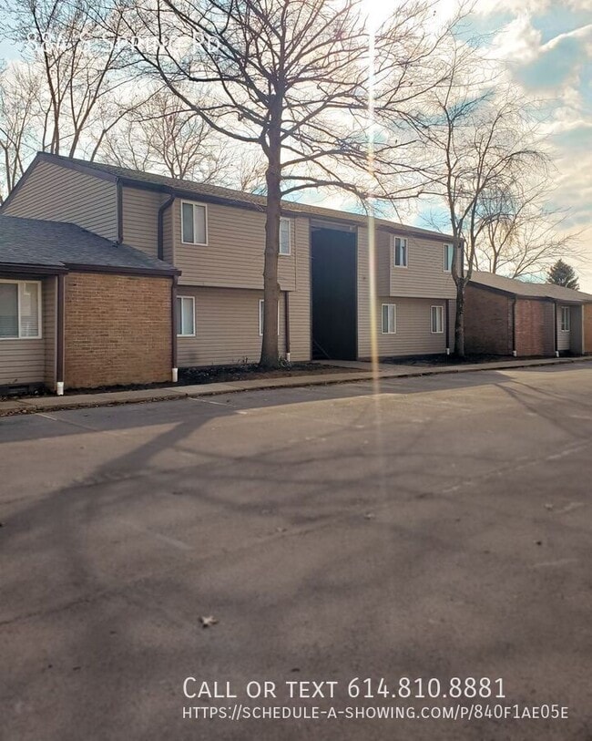 Building Photo - 884 S Spring Rd