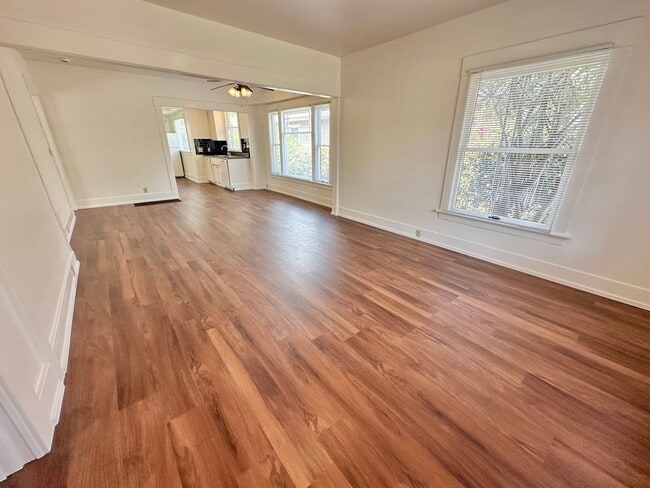 Foto del edificio - 1745 E 3rd St