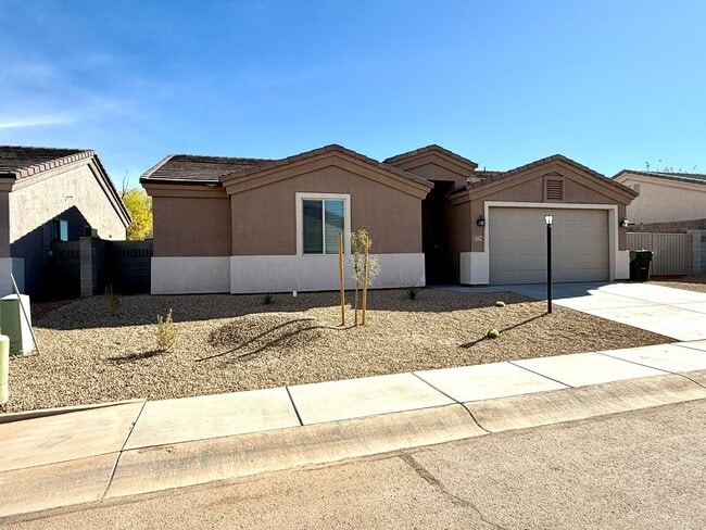 Building Photo - 3774 Meadowbrook Ln