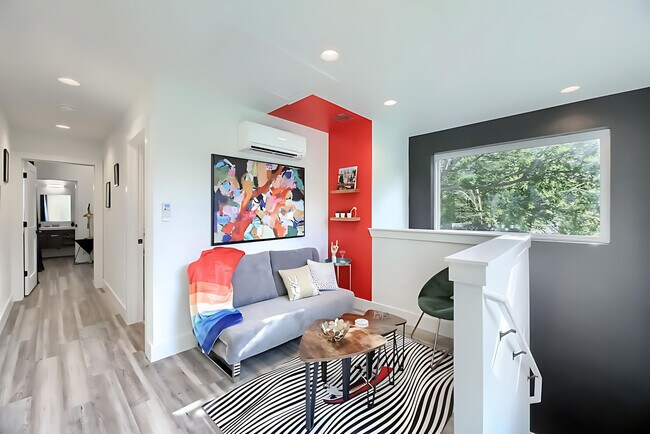 Foto del edificio - 1503 E 3rd St