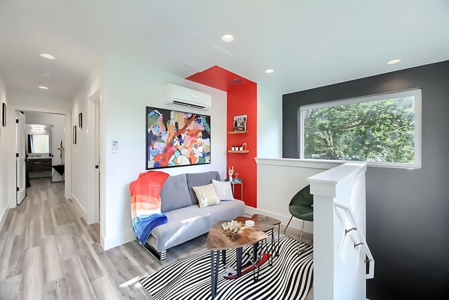 Building Photo - 1503 E 3rd St