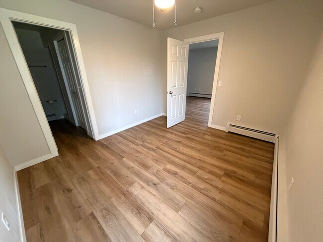 Building Photo - 133 N Main St