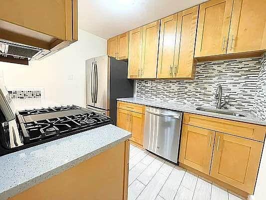 Foto del edificio - 3 bedroom in Bronx NY 10463