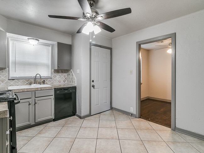 Foto del edificio - 3816 NW 20th St