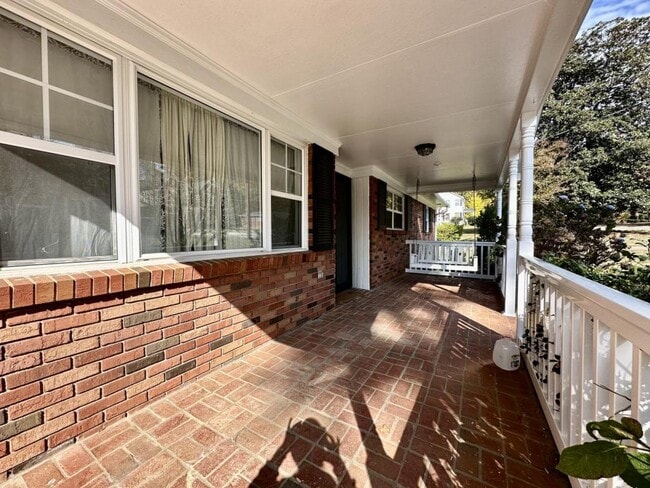 Building Photo - 2063 Eaton Rd