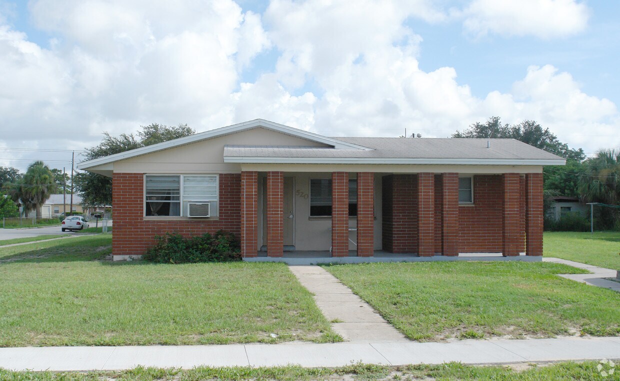 Foto principal - 520 Rosa L Jones Blvd