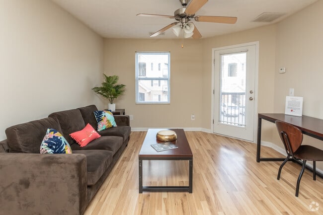 1BR, 1BA - 525SF - Logan Square Apartments