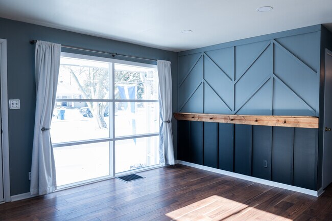 Building Photo - 4853 Carvel Ave