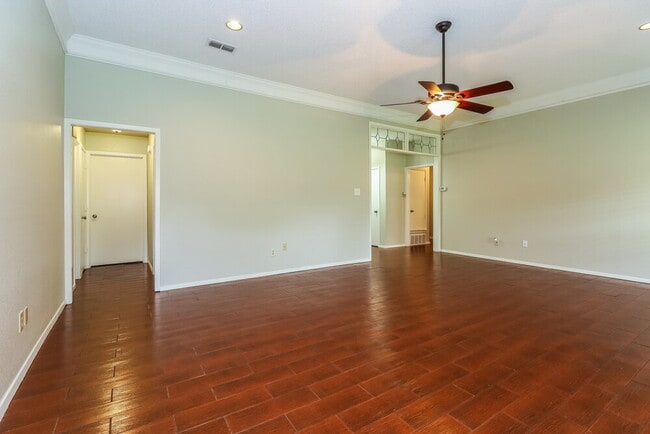 Building Photo - 143 NE Mcalister Rd
