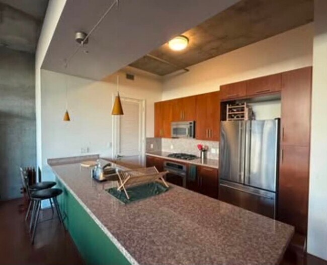 Building Photo - 527 Tenth Avenue, 409