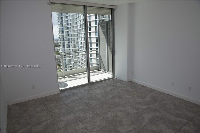 Foto del edificio - 690 SW 1st Ct