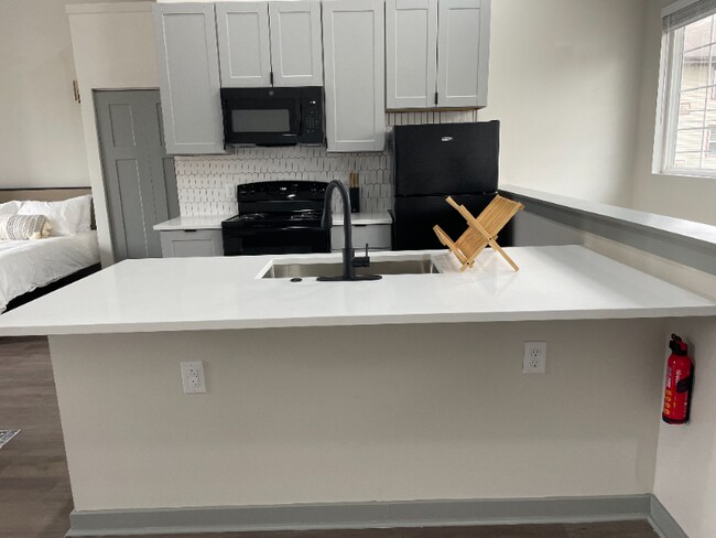 Foto del edificio - 2253 N Kenwood Ave