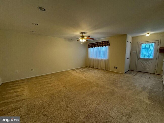 Foto del edificio - 6829 Buttonwood Ct
