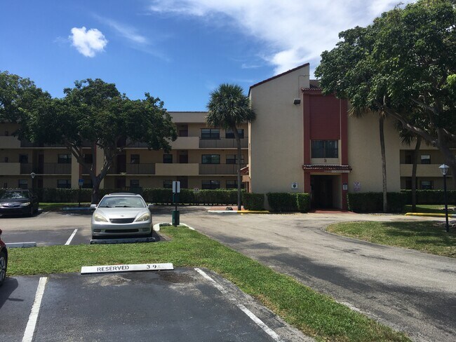 Foto del edificio - 3396 Foxcroft Rd