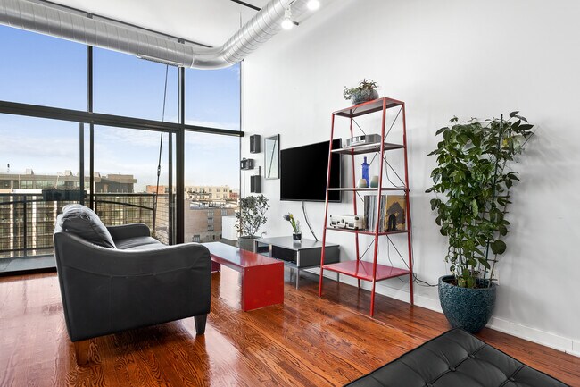 Building Photo - 1224 W Van Buren St