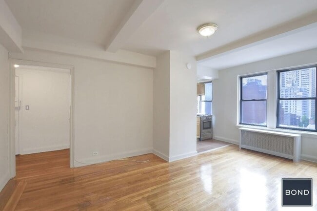Building Photo - 301 E 38th St