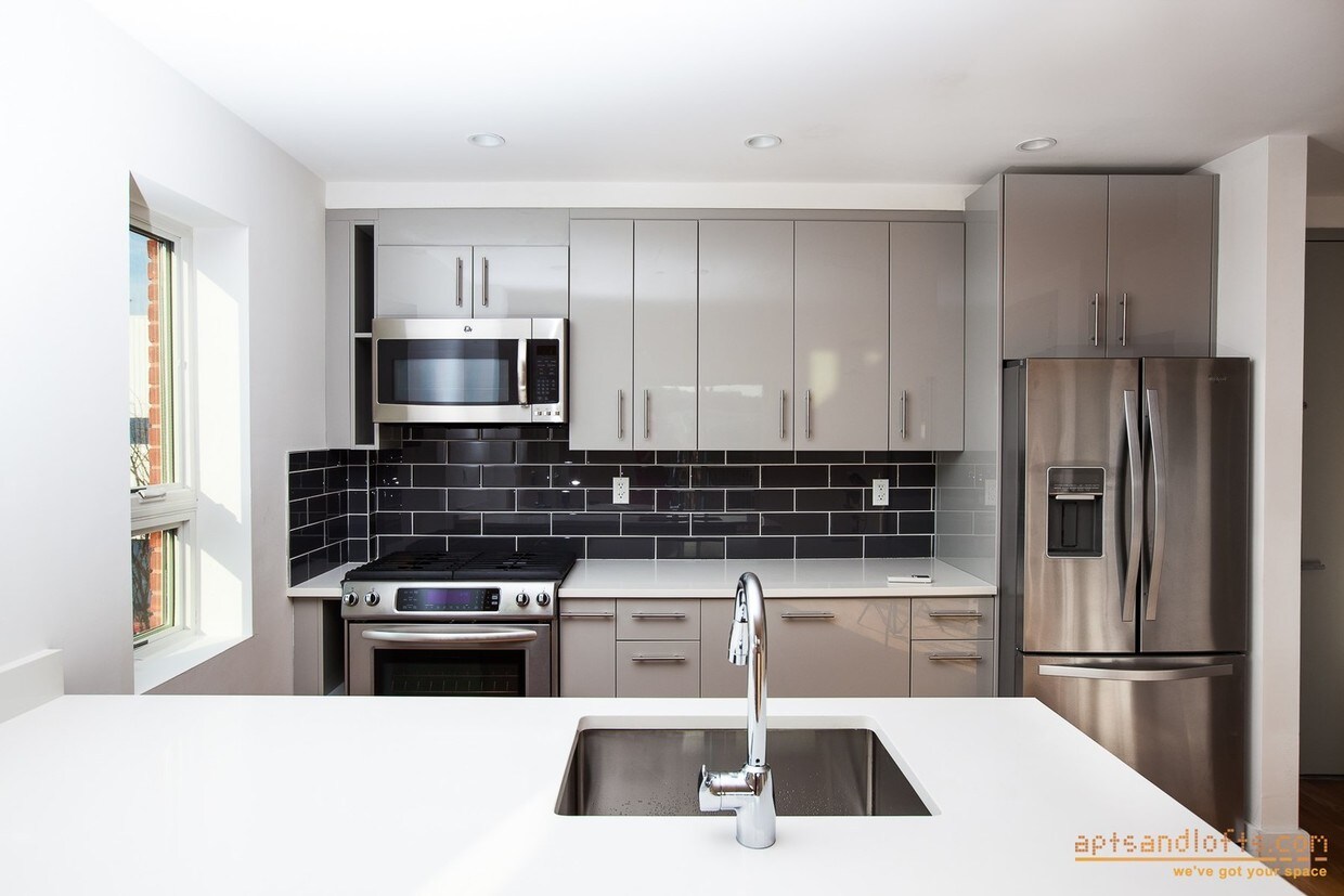Foto principal - 6334 Fresh Pond Rd