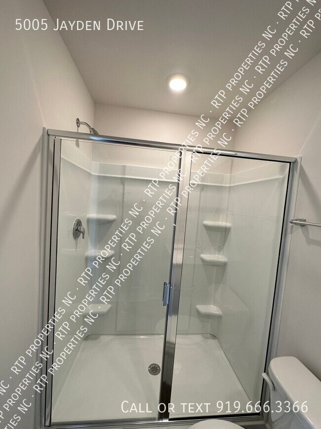 Foto del edificio - 5005 Jayden Drive