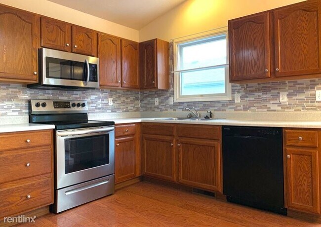 Building Photo - 3 br, 2 bath House - 2823 Cronin Dr