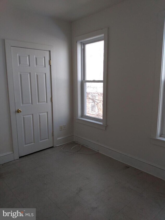 Primary Photo - 2155 W Grange Ave
