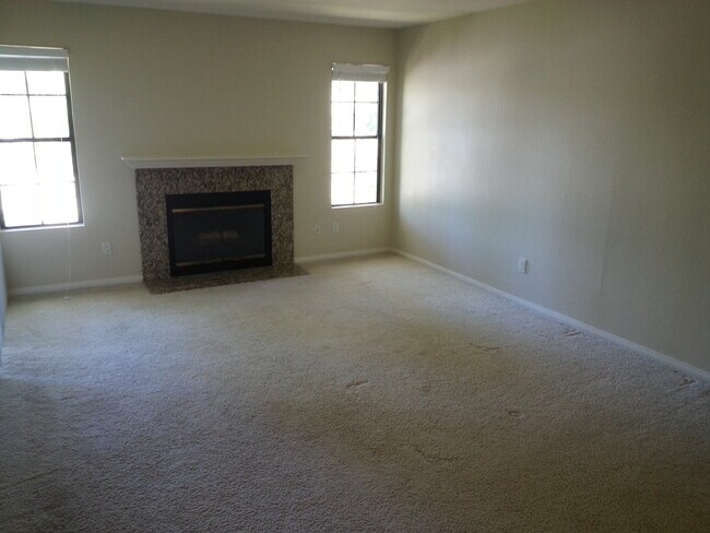 Foto del edificio - View and Move-in Ready