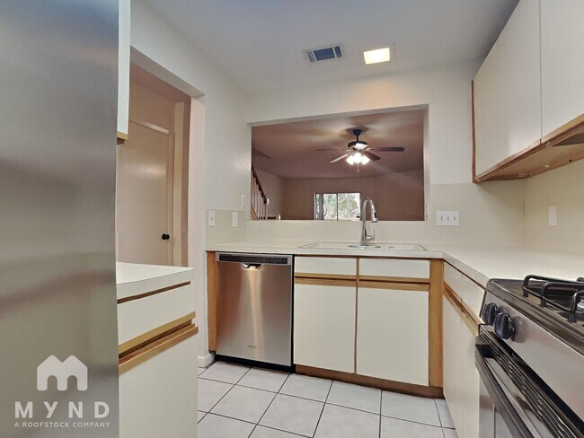 Foto del edificio - 2808 Grants Lake Blvd