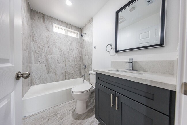 Building Photo - 1617 W 55th St