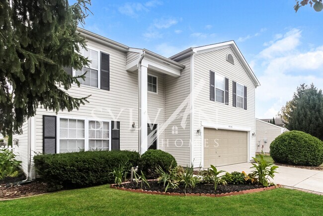 Building Photo - The living is easy in this lovely 3 bedroo...