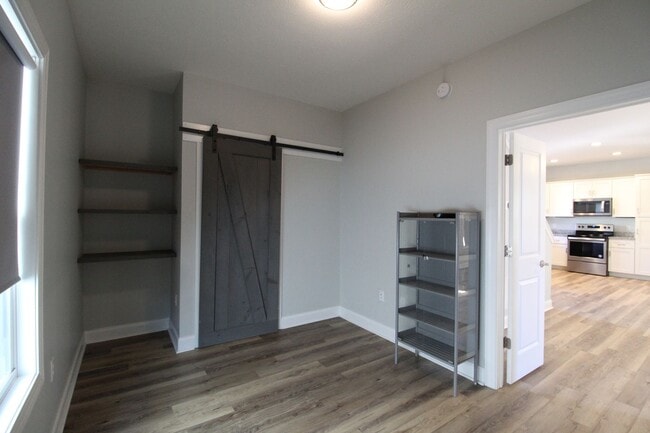 Building Photo - Beautiful 3-Bedroom, 3-Bathroom Townhome N...