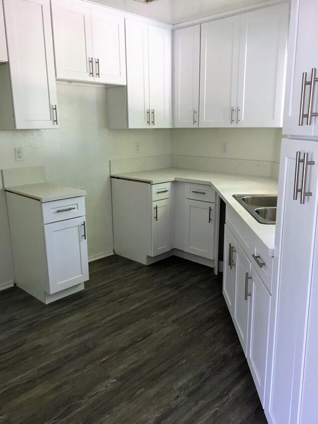 Primary Photo - 1441 N Edison Blvd