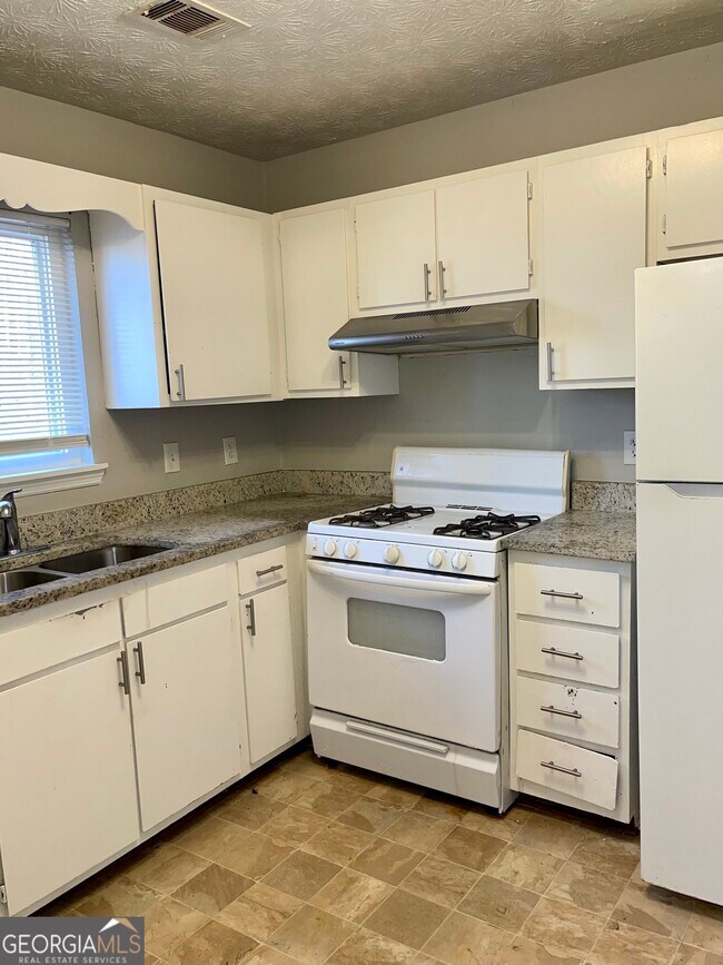 Foto del edificio - 945 Silverwood Dr