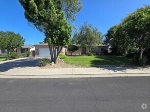 Building Photo - 484 Cabernet Ct