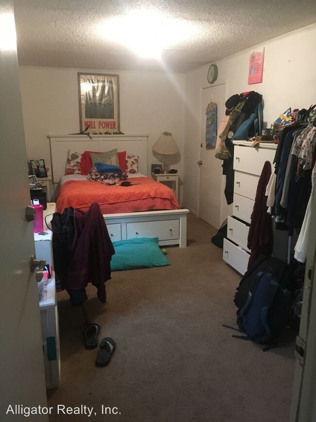 Foto del edificio - 6 br, 3 bath House - 2617 West University Ave