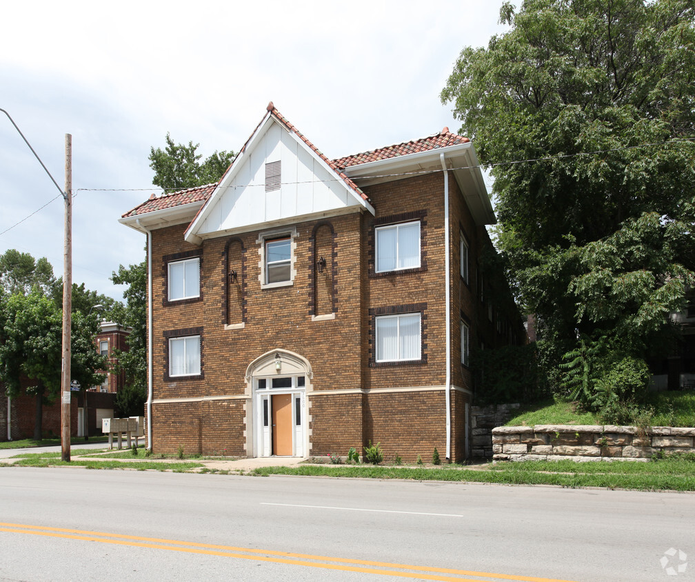 Building Photo - 3600 E 12th St