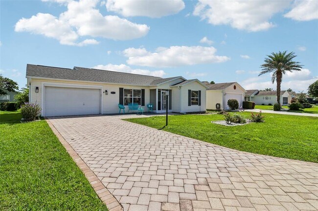 Building Photo - 2609 Privada Dr